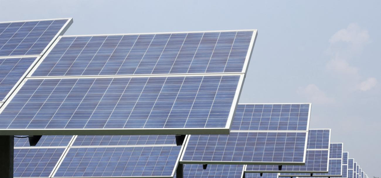 „Ignitis gamyba“ pradėjo didžiausios 3 MW saulės elektrinės įrengimą Baltijos šalyse